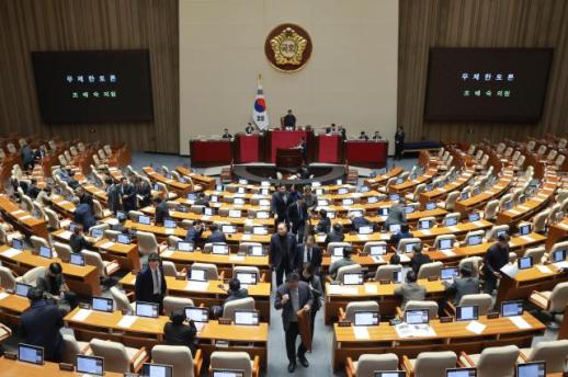 국회, 고의로 법 왜곡 시 처벌 법 왜곡죄 상정…野는 필버 강행