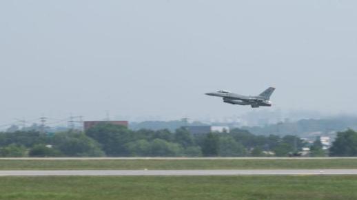 공군 전투기 경북 영주서 추락...조종사 1명 비상 탈출
