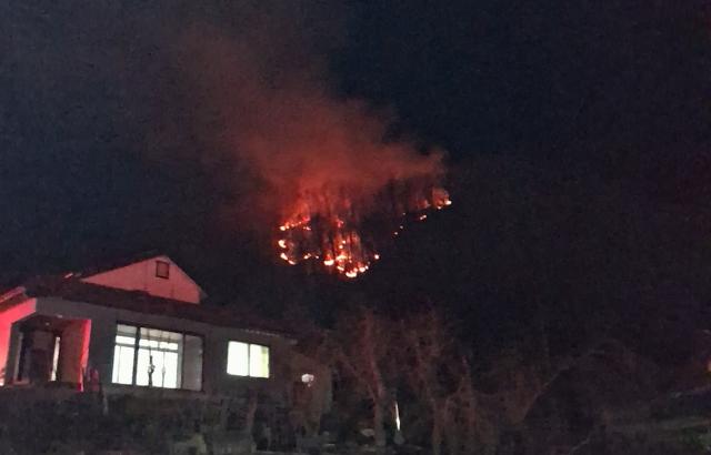 25일 오후 경북 영주시 안정면 용산리 야산에 공군 전투기가 추락하면서 산불이 발생하고 있다 사진경북소방본부