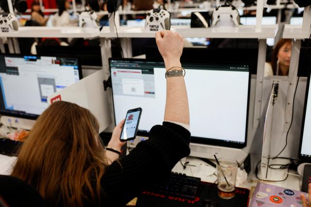 Chiara from France a fan of K-pop band BTS gestures as she gets a ticket for BTSs first South Korea concerts in years as part of the world tour at a PC cafe in Seoul South Korea January 22 2026 REUTERSKim Soo-hyeon2026-01-22 235142
저작권자 ⓒ ㈜연합뉴스 무단 전재 재배포 금지 AI 학습 및 활용 금지undefined
