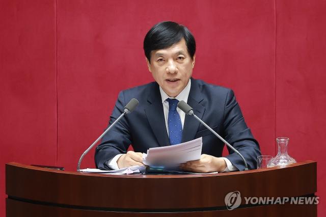 서울연합뉴스 신현우 기자  더불어민주당 이성윤 의원이 26일 국회에서 열린 2월 임시국회 본회의에서 전날 상정된 법왜곡죄법형법 개정안에 대해 찬성 취지로 무제한 토론하고 있다 2026226