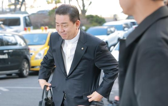 [포토] 김병기, 첫 경찰 출석…모든 의혹 해소 뒤 명예회복