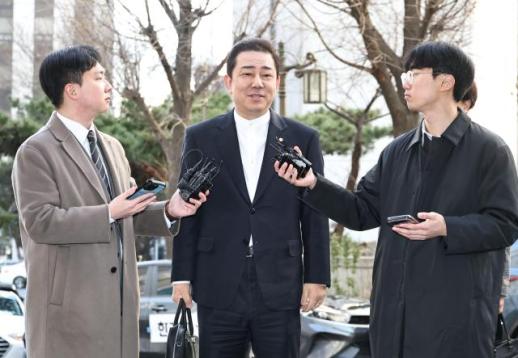 김병기 첫 소환…공천헌금 등 13개 의혹 이틀 조사