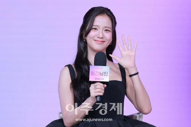 걸그룹 블랙핑크 멤버 겸 배우 지수가 26일 오전 서울 종로구 JW메리어트 동대문스퀘어서울에서 열린 넷플릭스 새 시리즈 월간남친 제작발표회에 참석해 인사말을 하고 있다 20260226사진유대길 기자 dbeorlf123ajunewscom