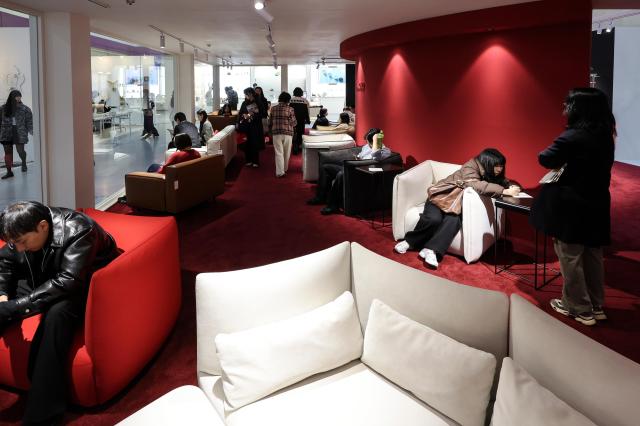 Visitors look around exhibition booths during the 2026 Seoul Living Design Fair at COEX in southern Seoul on Feb. 25.2026. AJP Yoo Na-hyun