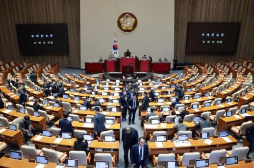 與 주도 법 왜곡죄, 본회의 통과…재판소원제도 연달아 상정