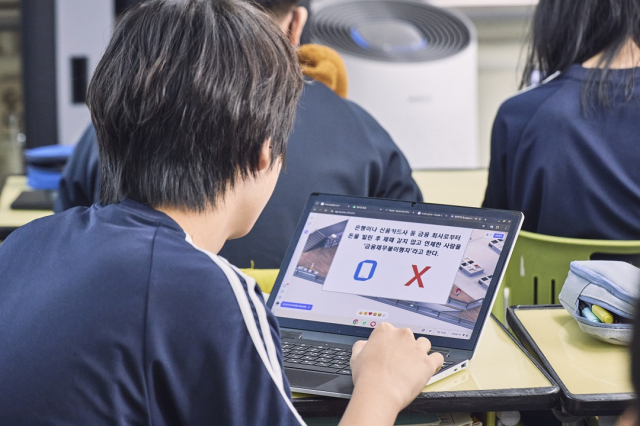 현대카드가 금융감독원이 개최한 2025년 1사1교 금융교육 우수사례 시상식에서 금융회사 부문 최고상인 금융감독원장상을 수상했다 사진현대카드