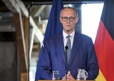 독일 총리 중국 항저우 로봇기업 방문…중국 스마트폰업계 5년 만의 대규모 가격 인상 예고