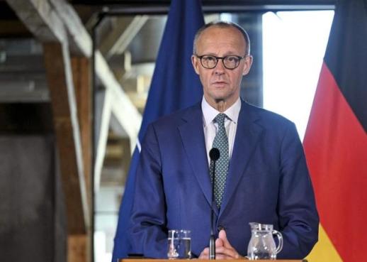 독일 총리 중국 항저우 로봇기업 방문…중국 스마트폰업계 5년 만의 대규모 가격 인상 예고