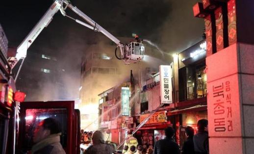 서울 북창동 화재 3시간30분 만에 진화…인명피해 없이 31명 대피