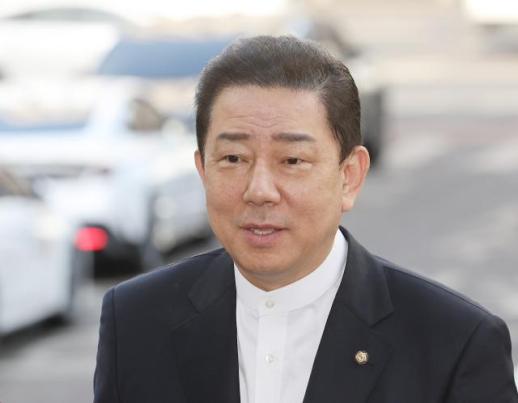 김병기 연이틀 경찰 출석…취업 청탁 등 13개 의혹 2차 조사