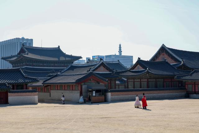 Visitors tour the grounds of Gyeongbokgung Palace in Jongno District Seoul on Feb 9 2026 AJP Yoo Na-hyun