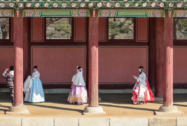 Visitors tour the grounds of Gyeongbokgung Palace in Jongno District Seoul on Feb 9 2026 AJP Yoo Na-hyun