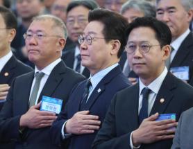 Hyundai Motor pledges $6.3 billion to build data center, robot factory in Saemangeum