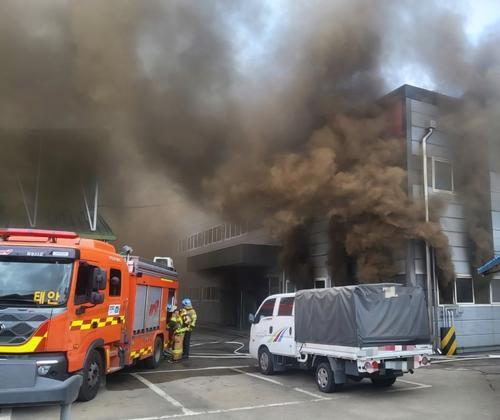 화성시 경기도기술학교 용접교육관서 화재…약 1시간 만에 초진