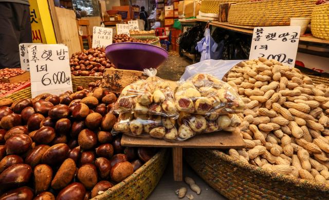 Assorted bureom including peanuts and walnuts are displayed at Gyeongdong Market in Dongdaemun District Seoul on Feb 27 2026 AJP Yoo Na-hyun