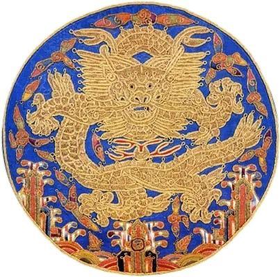 조선 왕비의 상징인 왕비 적의용 금수오조원용보흉배
왕과 같이 오조룡이다