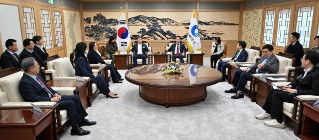 유정복 인천광역시장이 지타워에서 열린 테르메 사업본협약 및 토지대부계약 체결식에서 인사말을 하고 있다 사진인천시