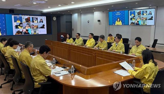 김진아 외교부 2차관이 28일 주이란대사관 주이스라엘대사관 및 인근국 주재 공관과 함께 본부-공관 합동 상황점검회의를 개최하여 우리 교민의 안전대책을 점검하고 있다사진연합뉴스