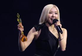 Blackpinks Rosé becomes first K-pop artist to win at Brit Awards with APT.