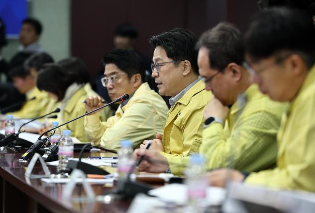 1일 문신학 산업통상자원부 차관이 이란 사태와 관련해 서울 한국무역보험공사에서 열린 제2차 실물경제 점검회의에서 발언하고 있다 사진연합뉴스