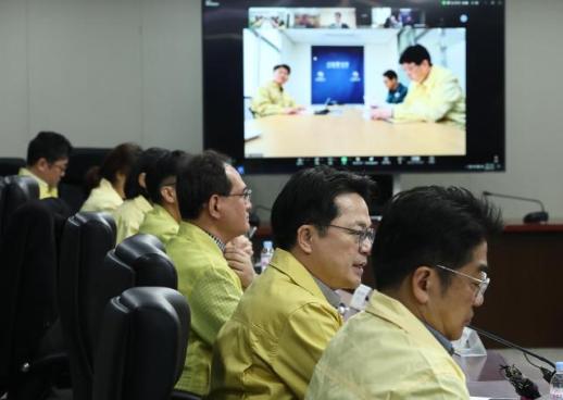 Doanh nghiệp Việt Nam ứng phó khẩn cấp sau cuộc không kích của Mỹ và Israel