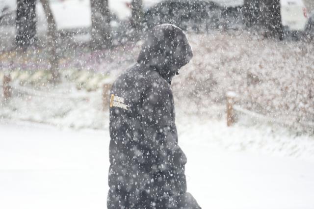 전국 비·눈…강원 산지 최대 30㎝ 폭설