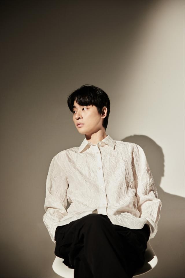 영화 휴민트에서 박건 역을 연기한 배우 박정민 사진샘컴퍼니