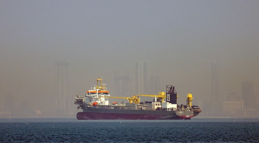 Thị trường dầu mỏ căng thẳng trước nguy cơ phong tỏa eo biển Hormuz