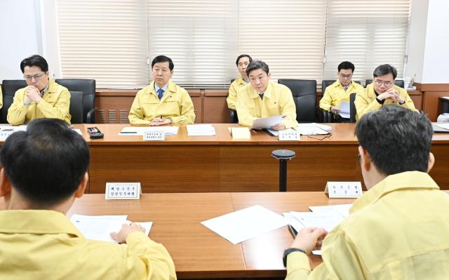 구윤철 부총리 겸 재정경제부 장관이 지난 1일 서울 종로구 정부서울청사에서 열린 이란 관련 관계기관 합동 상황점검회의를 주재하고 있다 사진재정경제부