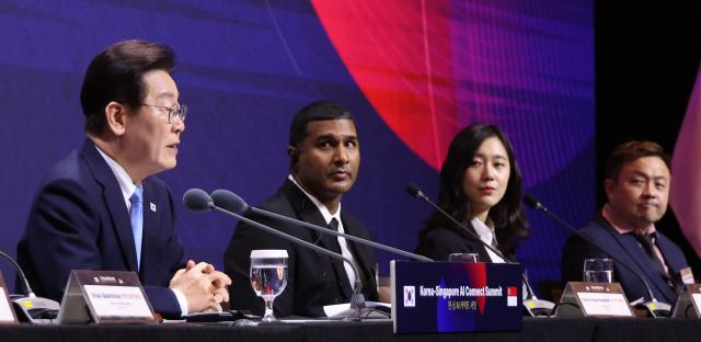 이재명 대통령이 2일 싱가포르의 한 호텔에서 열린 한-싱가포르 AI 커넥트 서밋에서 발언하고 있다사진연합뉴스