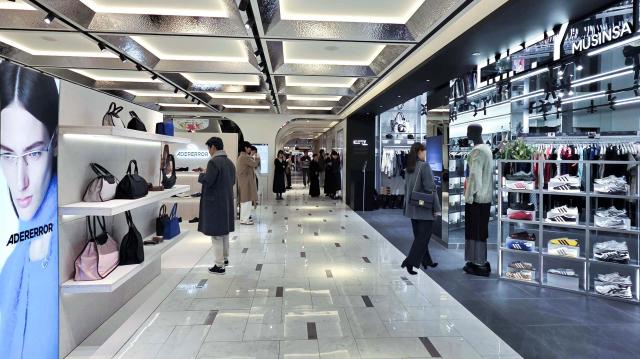 서울 압구정동 갤러리아백화점 명품관 웨스트 3층 내부 전경 사진갤러리아백화점