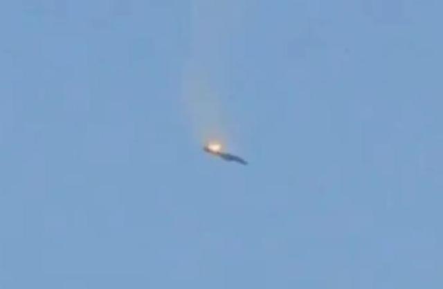 쿠웨이트에서 추락하고 있는 미군 F-15 전투기 사진소셜미디어 영상 갈무리
