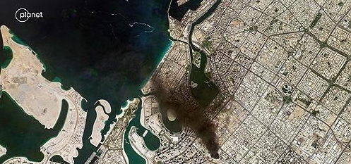 이란 공격에 연기 휩싸인 두바이 모습 담은 플래닛랩스 위성사진 사진AFP 연합뉴스