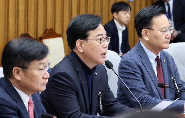 송언석 국민의힘 원내대표가 3일 국회에서 열린 원내대책회의에서 발언하고 있다사진연합뉴스