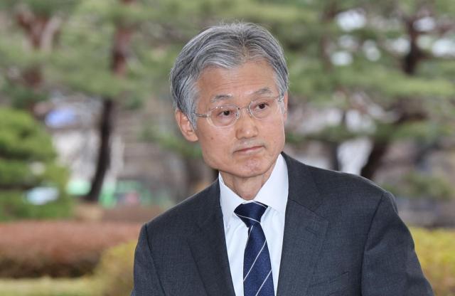 조희대 대법원장이 3일 서울 서초구 대법원으로 출근하고 있다 사진연합뉴스