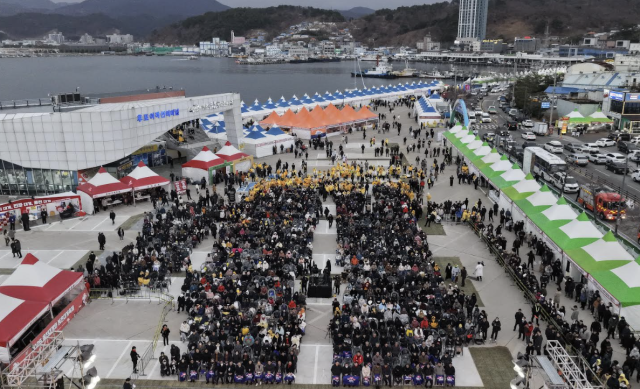 울진 후포항에서 열린 ‘2026 울진 대게와 붉은 대게 축제 전경사진울진군