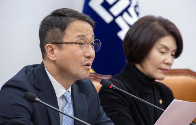 더불어민주당 한병도 원내대표가 3일 국회에서 열린 원내대책회의에서 발언하고 있다사진연합뉴스