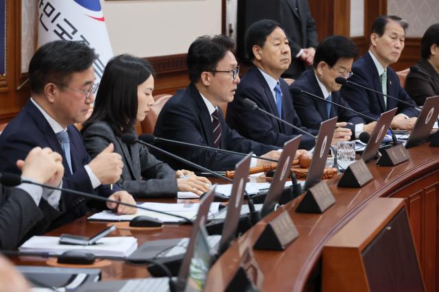 김민석 국무총리가 3일 서울 종로구 정부서울청사에서 열린 국무회의를 주재하고 있다 사진연합뉴스
   