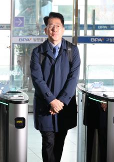 황종우 해수장관 후보자 첫 출근…북극항로 선도·부산 해양수도 육성에 최선