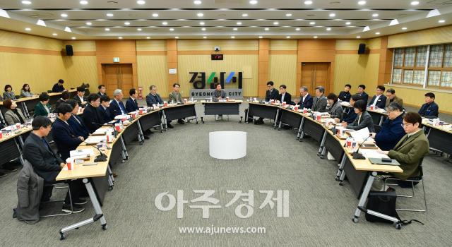 경산시는 지난 27일 시청 대회의실에서 ‘경산미래혁신위원회’ 출범식 및 제1차 회의를 개최했다사진경산시
