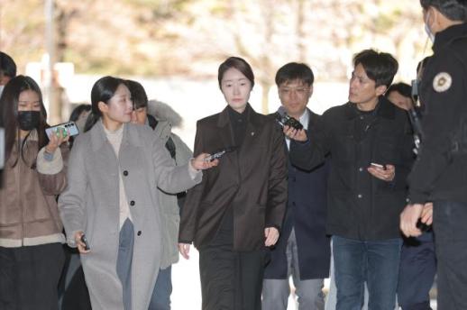 [포토] 영장실질심사 출석하는 강선우 의원