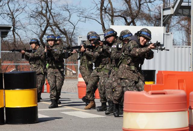 Reserve troops conduct urban combat training at the Pyeongtaek–Osan Advanced Reserve Training Center of the Republic of Korea Army 51st Infantry Division in Pyeongtaek on Mar 3 Yonhap