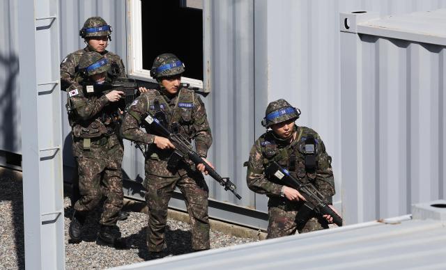 Reserve troops conduct urban combat training at the Pyeongtaek–Osan Advanced Reserve Training Center of the Republic of Korea Army 51st Infantry Division in Pyeongtaek on Mar 3 Yonhap