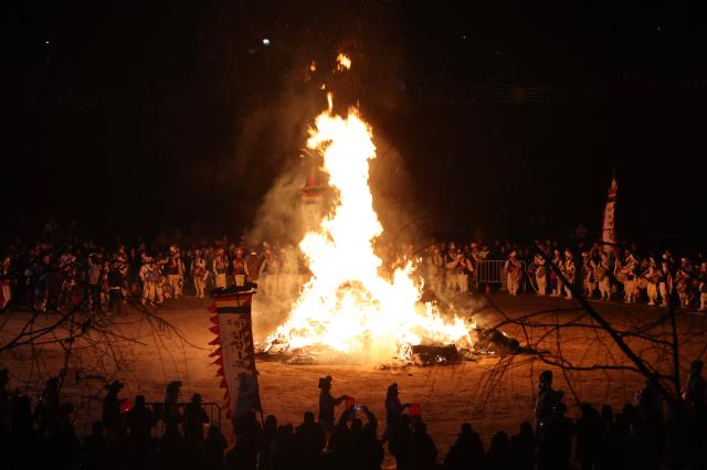 A daljip moon house burning ceremony takes place to celebrate Jeongwol Daeboreum the first full moon day at Samsan Sports Park in Bupyeong Incheon Mar 3 2026 AJP Han Jun-gu