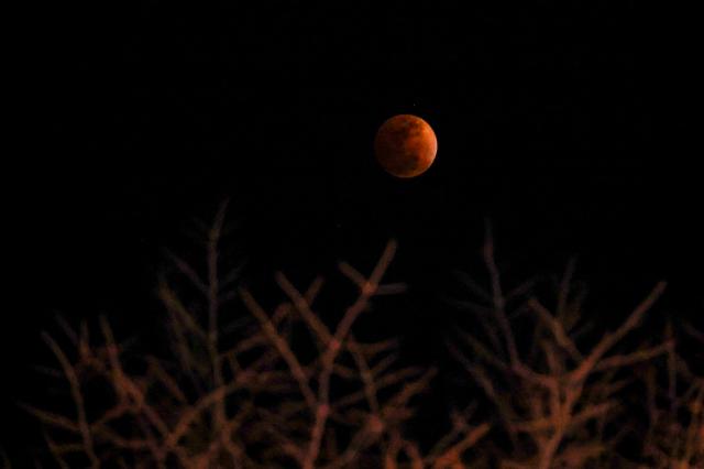 A total lunar eclipse occurs on Jeongwol Daeboreum Mar 3 2026 AJP Han Jun-gu