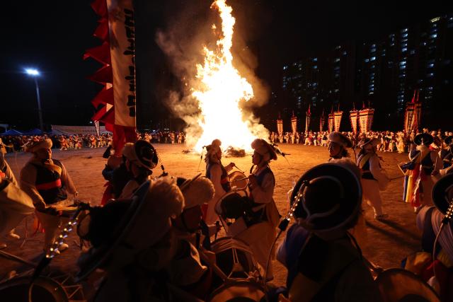The first full moon of the year is red