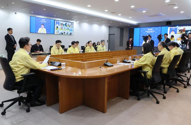 중동상황 관련 재외공관장 회의 발언하는 김민석 총리
    서울연합뉴스 이정훈 기자  김민석 국무총리가 3일 서울 종로구 외교부 청사에서 열린 중동상황 관련 재외공관장 회의에서 발언하고 있다 202633