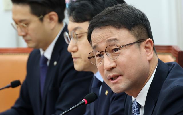 더불어민주당 한병도 원내대표가 지난 2일 국회에서 현안 관련 기자간담회를 하고 있다사진연합뉴스