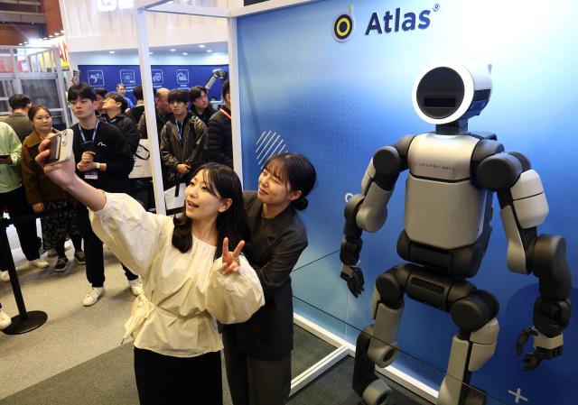 AW 2026 opens as showcase of AI-native manufacturing innovation